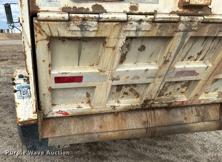 image for item DV0622 1999 Isuzu NPR HD refuse truck