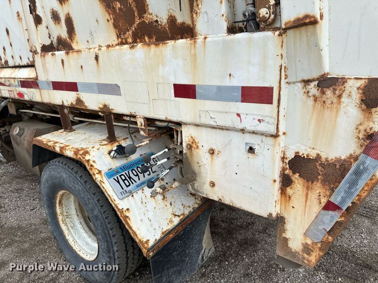 image for item DV0622 1999 Isuzu NPR HD refuse truck