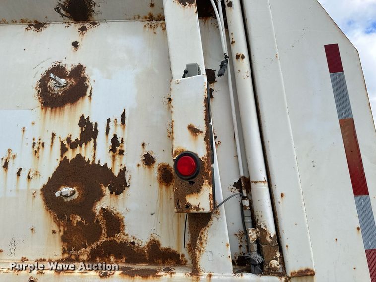 image for item DV0622 1999 Isuzu NPR HD refuse truck