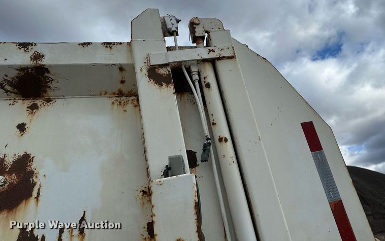 image for item DV0622 1999 Isuzu NPR HD refuse truck