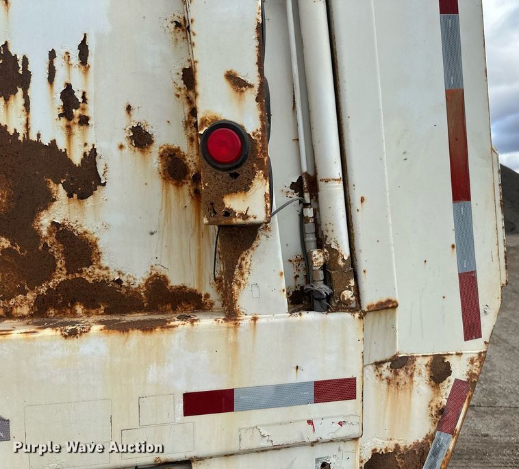 image for item DV0622 1999 Isuzu NPR HD refuse truck