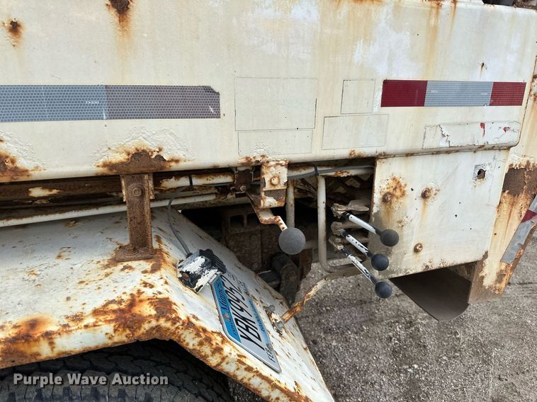 image for item DV0622 1999 Isuzu NPR HD refuse truck