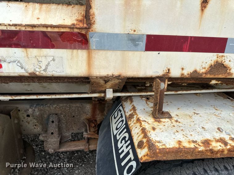 image for item DV0622 1999 Isuzu NPR HD refuse truck