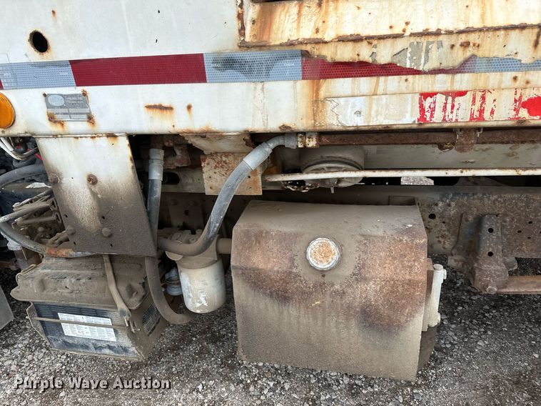 image for item DV0622 1999 Isuzu NPR HD refuse truck