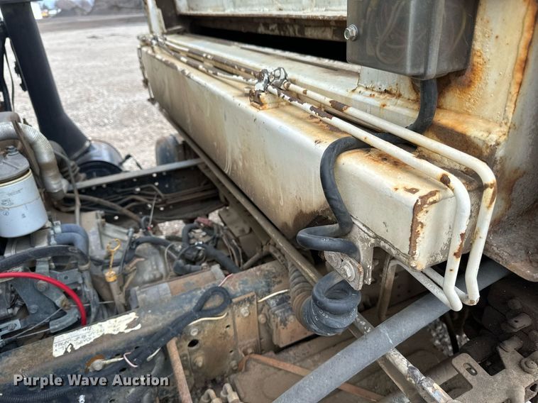 image for item DV0622 1999 Isuzu NPR HD refuse truck