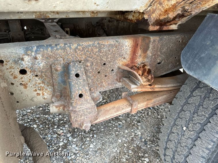 image for item DV0622 1999 Isuzu NPR HD refuse truck