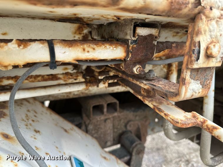 image for item DV0622 1999 Isuzu NPR HD refuse truck