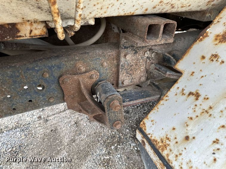 image for item DV0622 1999 Isuzu NPR HD refuse truck