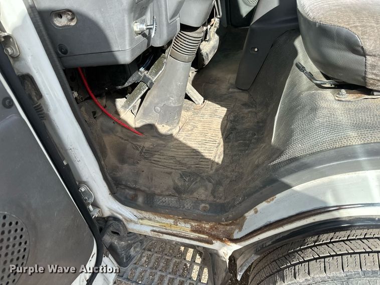 image for item DV0622 1999 Isuzu NPR HD refuse truck