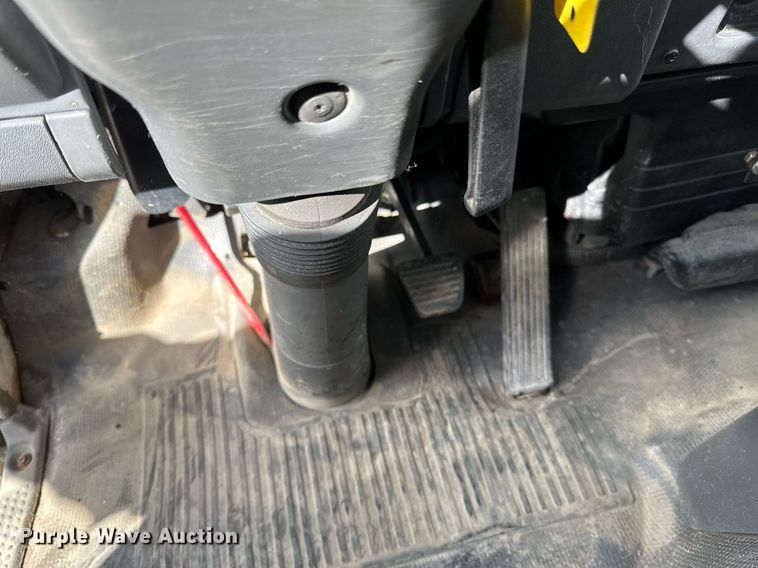 image for item DV0622 1999 Isuzu NPR HD refuse truck