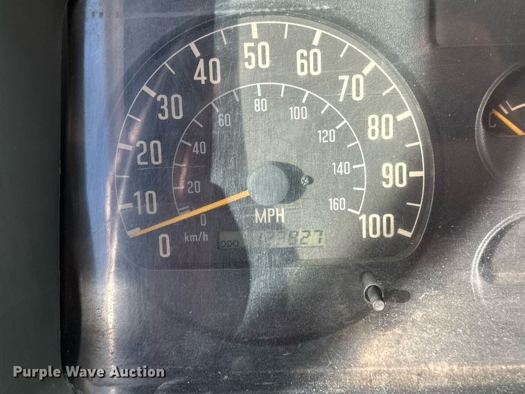 image for item DV0622 1999 Isuzu NPR HD refuse truck