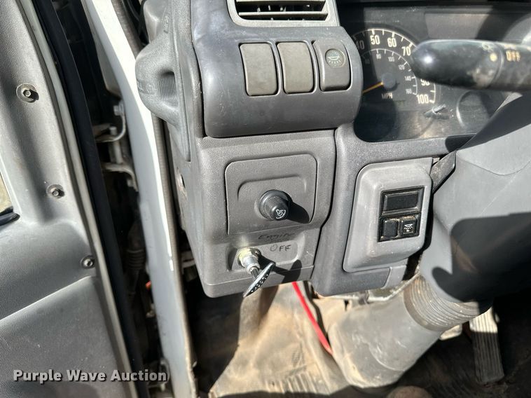 image for item DV0622 1999 Isuzu NPR HD refuse truck