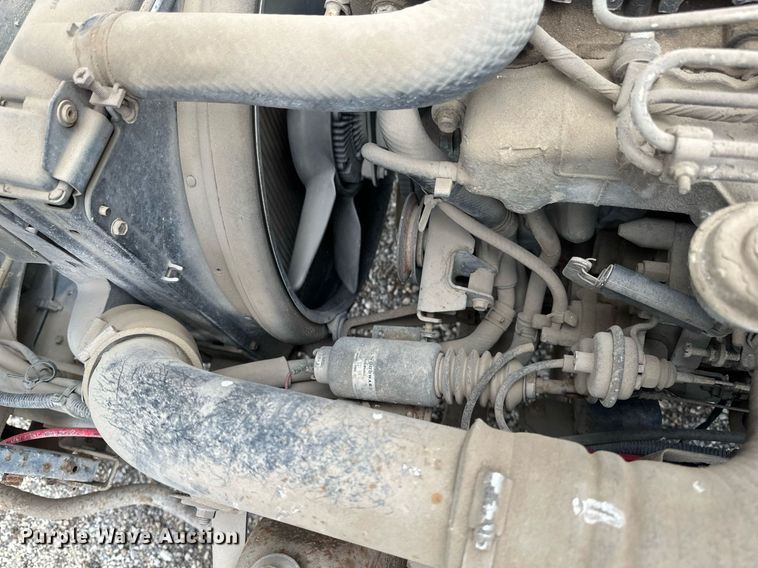 image for item DV0622 1999 Isuzu NPR HD refuse truck