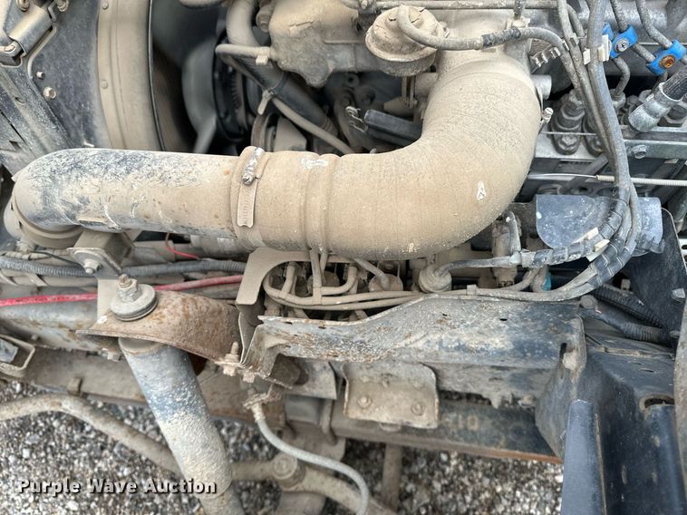 image for item DV0622 1999 Isuzu NPR HD refuse truck