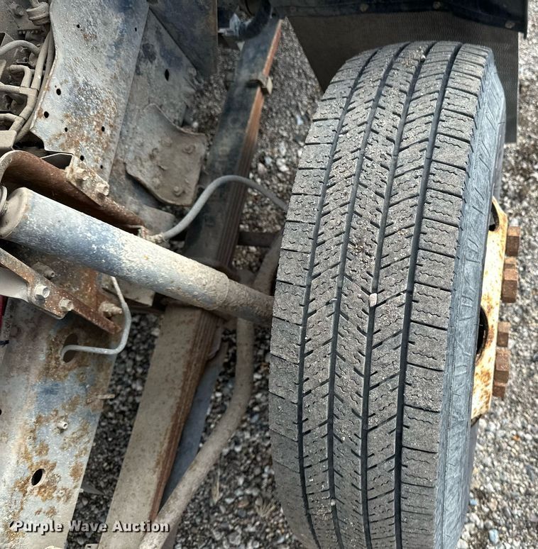 image for item DV0622 1999 Isuzu NPR HD refuse truck