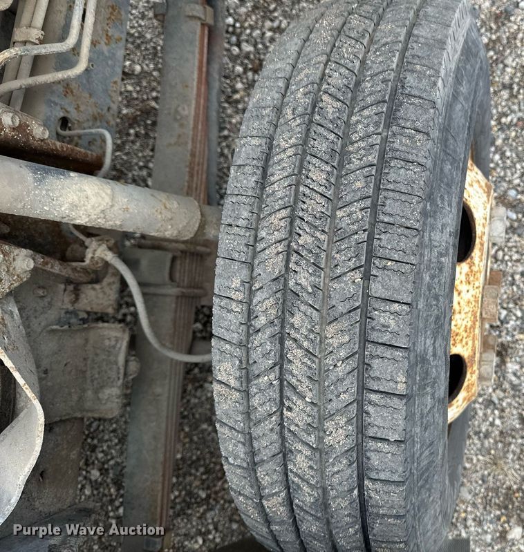 image for item DV0622 1999 Isuzu NPR HD refuse truck