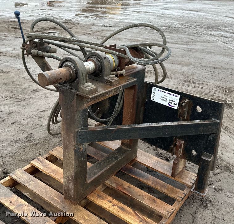 image for item DV0634 Skid steer hydraulic puller