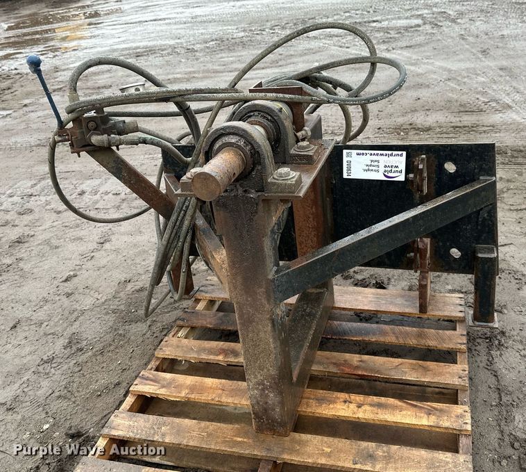 image for item DV0634 Skid steer hydraulic puller