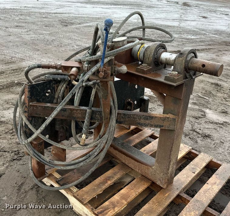 image for item DV0634 Skid steer hydraulic puller