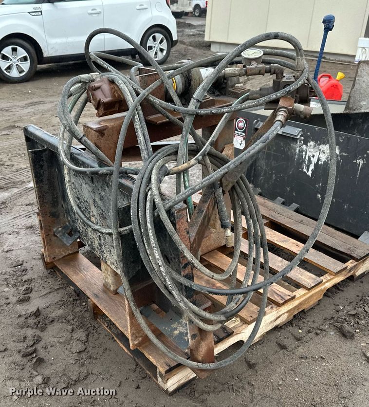 image for item DV0634 Skid steer hydraulic puller