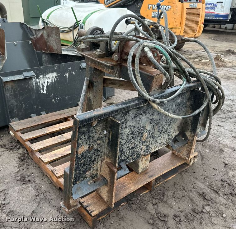 image for item DV0634 Skid steer hydraulic puller