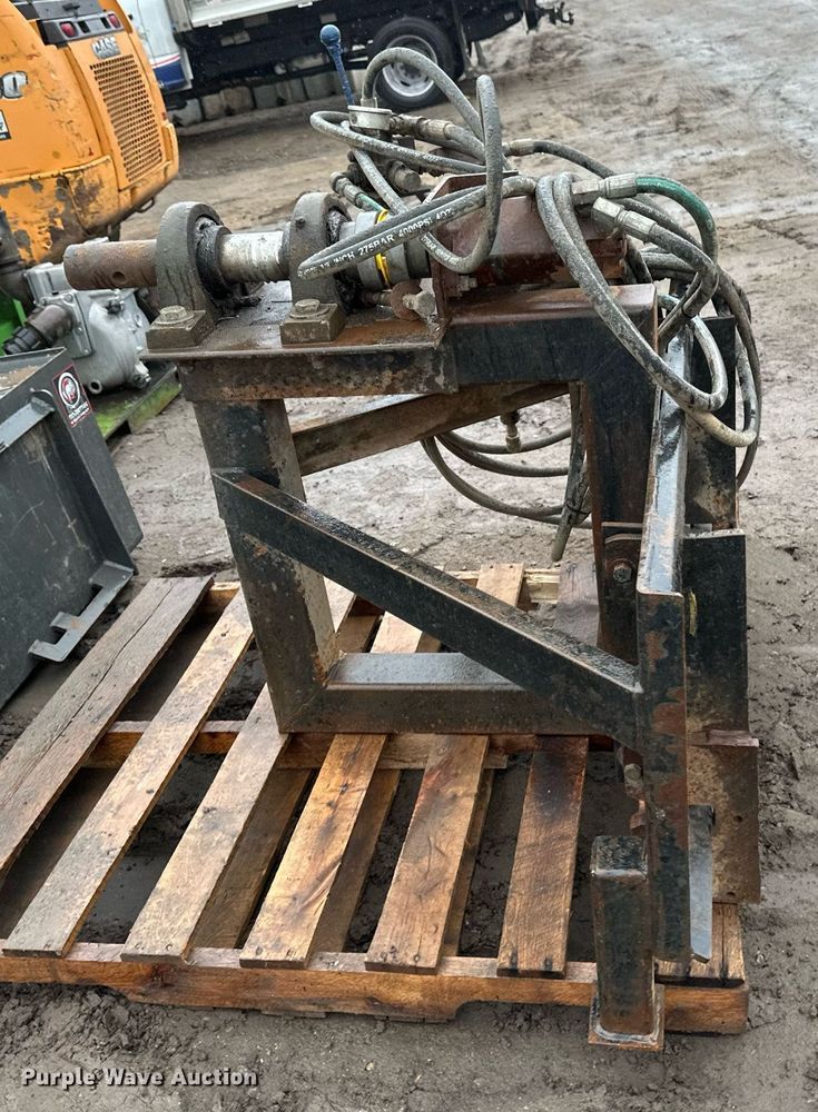 image for item DV0634 Skid steer hydraulic puller