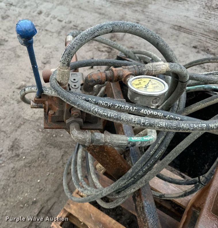 image for item DV0634 Skid steer hydraulic puller