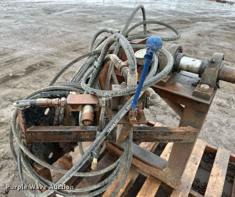 image for item DV0634 Skid steer hydraulic puller