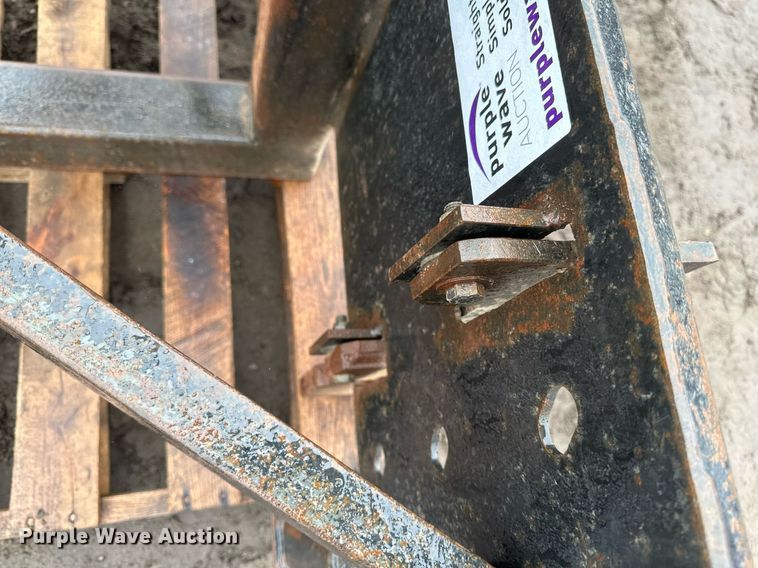 image for item DV0634 Skid steer hydraulic puller