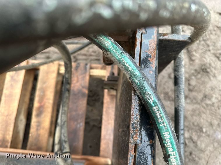 image for item DV0634 Skid steer hydraulic puller