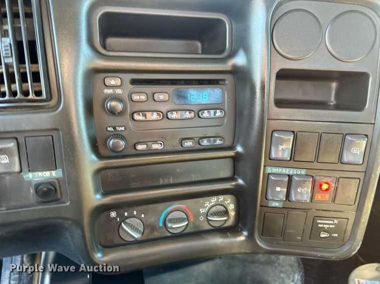 image for item DV0640 2003 Chevrolet  C4500 dump truck