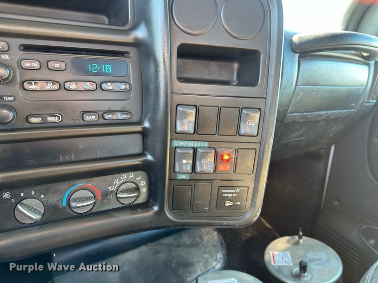 image for item DV0640 2003 Chevrolet  C4500 dump truck