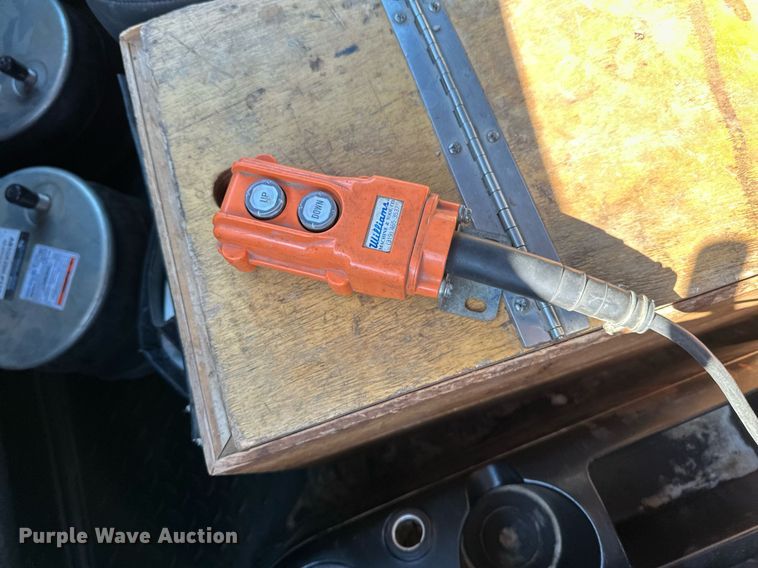 image for item DV0640 2003 Chevrolet  C4500 dump truck