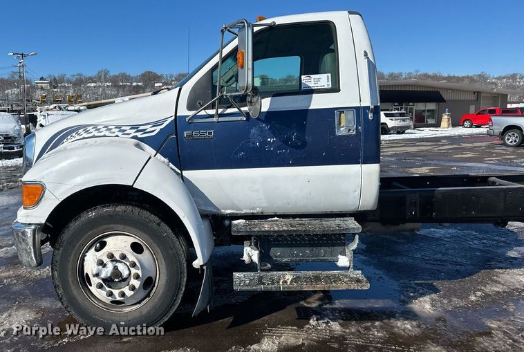 image for item DV0641 2007 Ford  F650 Super Duty truck cab and chassis