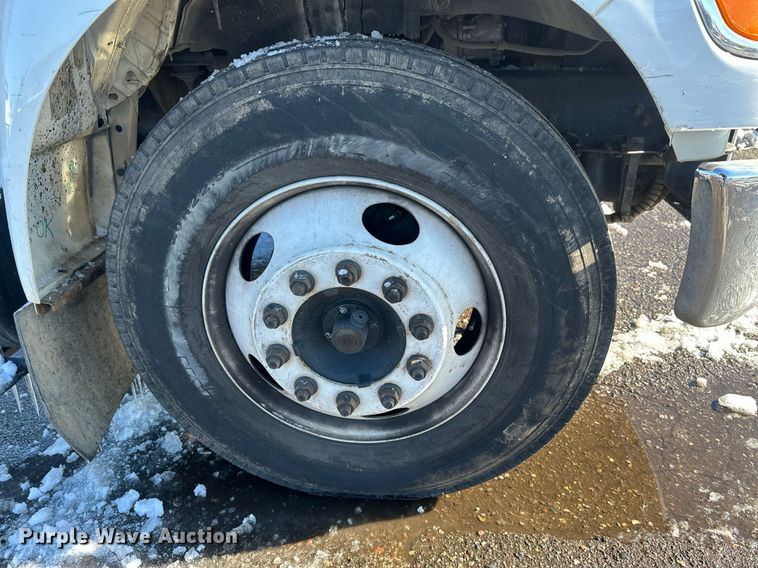 image for item DV0641 2007 Ford  F650 Super Duty truck cab and chassis