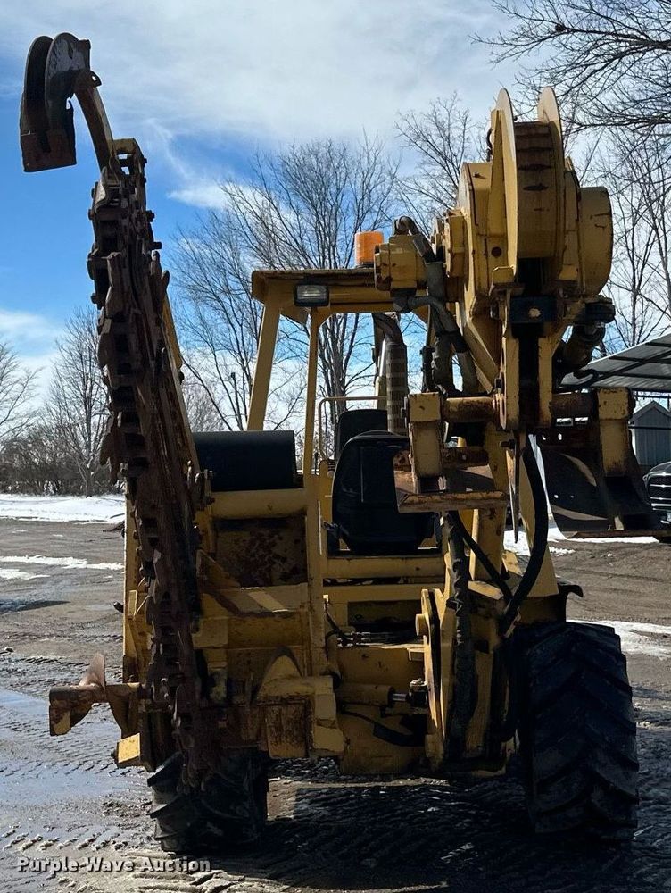 image for item DV0644 2001 Vermeer V8550A trencher