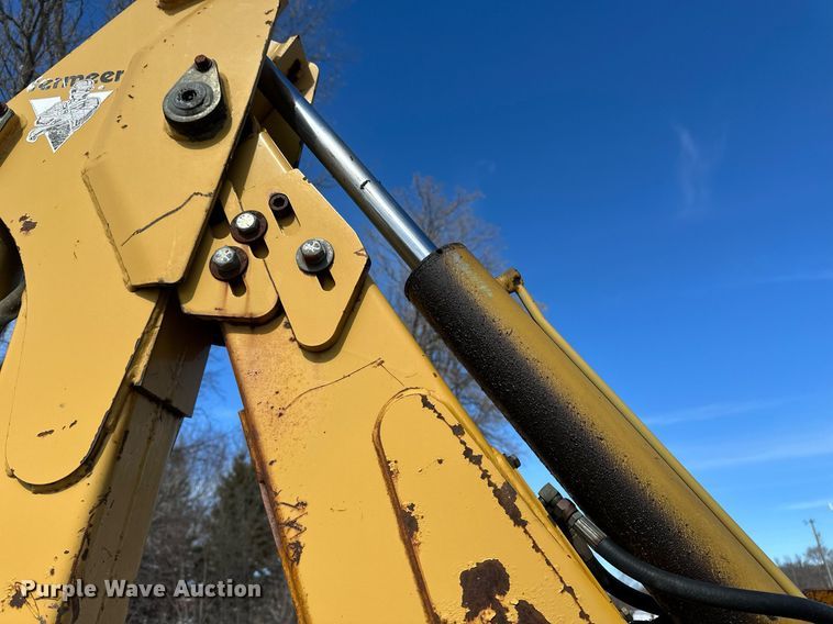 image for item DV0644 2001 Vermeer V8550A trencher