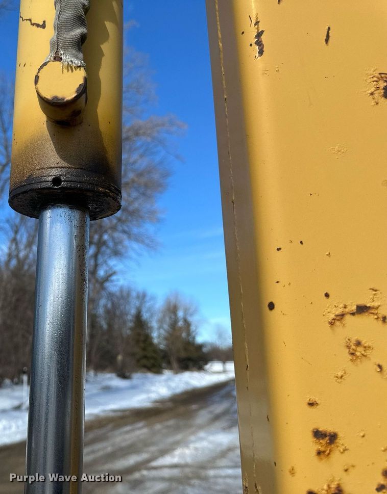 image for item DV0644 2001 Vermeer V8550A trencher