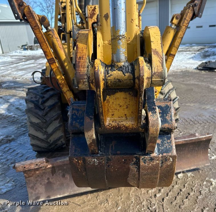 image for item DV0644 2001 Vermeer V8550A trencher