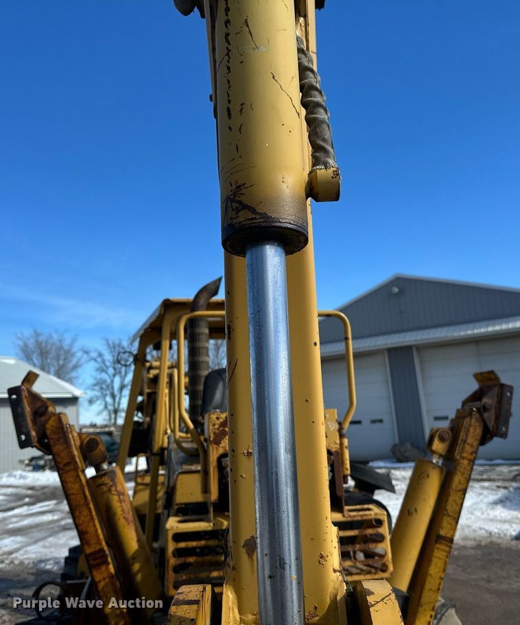 image for item DV0644 2001 Vermeer V8550A trencher