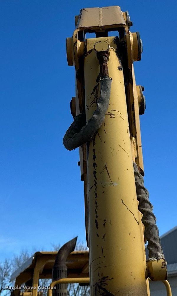 image for item DV0644 2001 Vermeer V8550A trencher