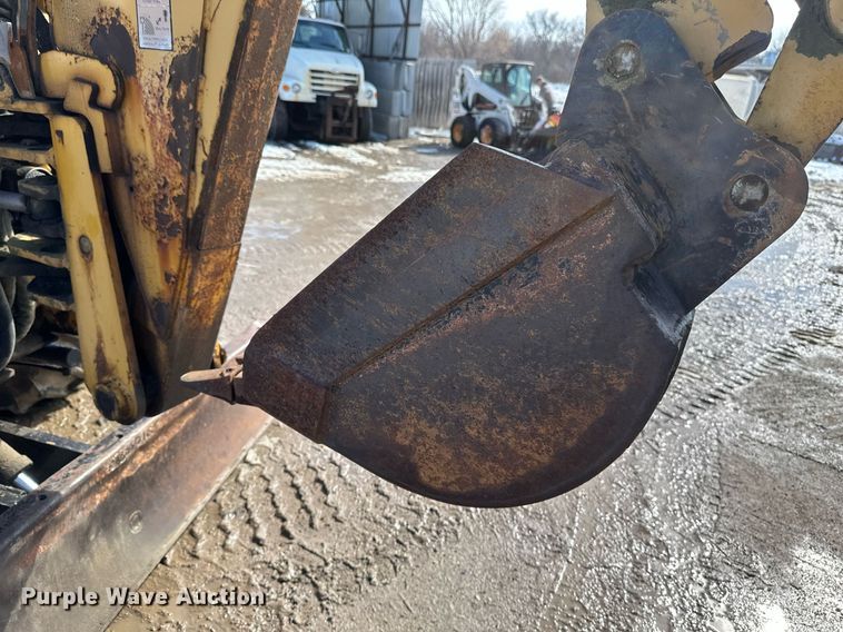 image for item DV0644 2001 Vermeer V8550A trencher