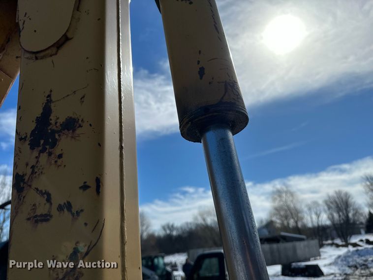 image for item DV0644 2001 Vermeer V8550A trencher