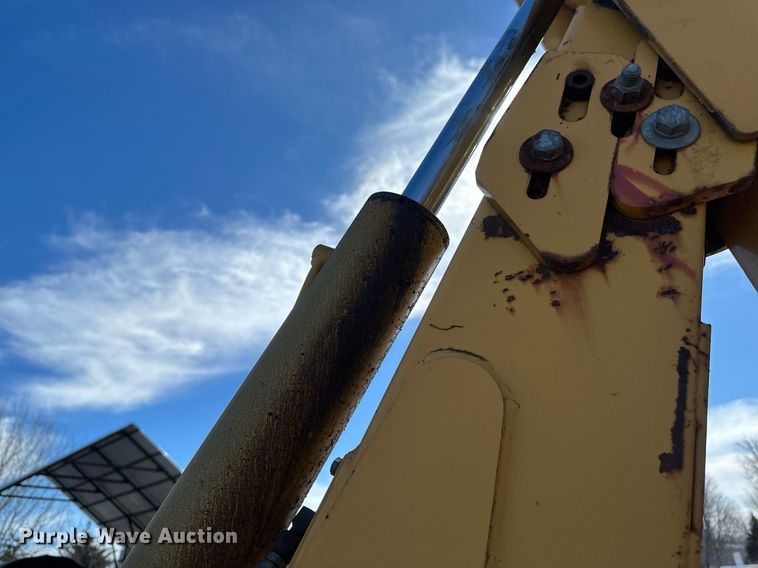 image for item DV0644 2001 Vermeer V8550A trencher