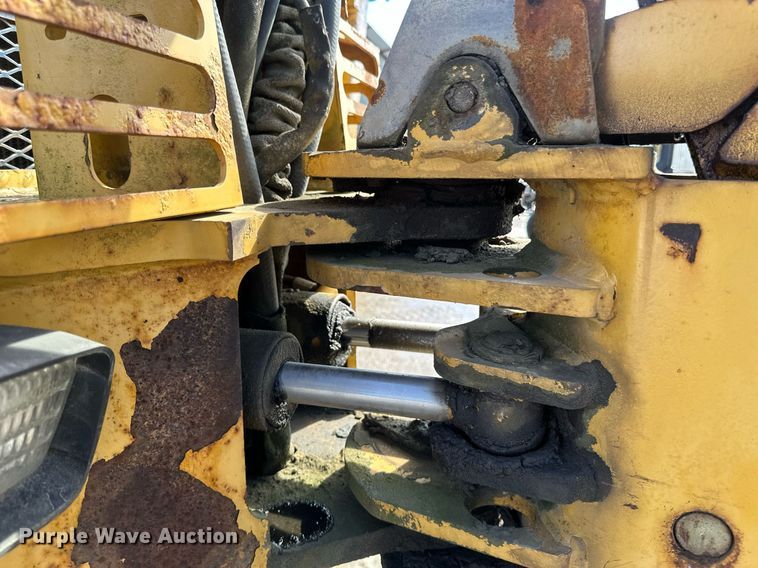 image for item DV0644 2001 Vermeer V8550A trencher