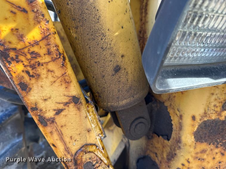 image for item DV0644 2001 Vermeer V8550A trencher