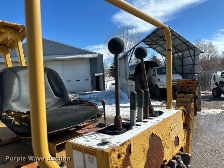 image for item DV0644 2001 Vermeer V8550A trencher