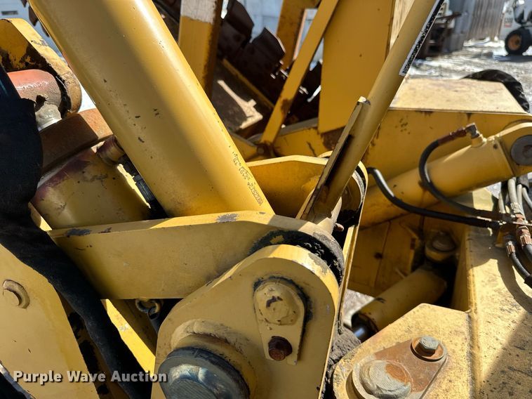 image for item DV0644 2001 Vermeer V8550A trencher