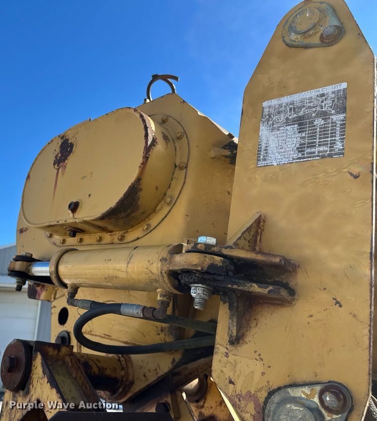 image for item DV0644 2001 Vermeer V8550A trencher