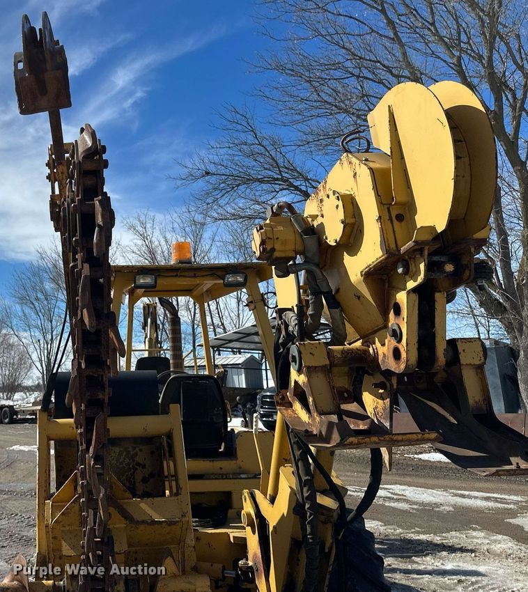 image for item DV0644 2001 Vermeer V8550A trencher